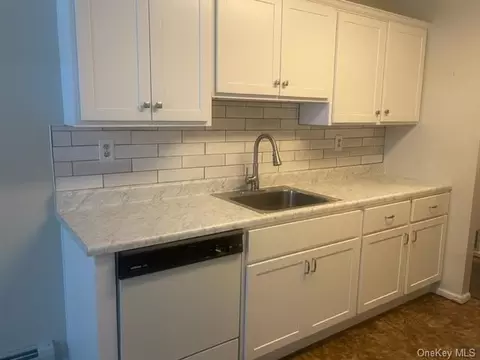 100 Hillside Dr #G2, Wallkill, NY 10941