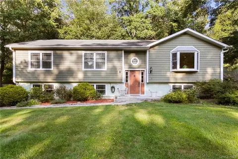 5 Rick Ln, Cortlandt, NY 10567