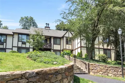 9 Tudor Ct #7, Mount Pleasant, NY 10570