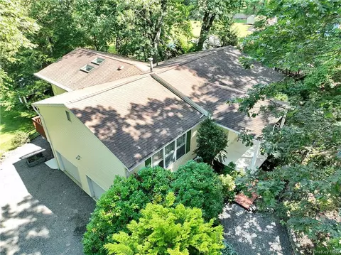 175 Parrott Rd, Clarkstown, NY 10994