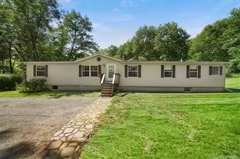 278 Neversink Dr, Port Jervis, NY 12771