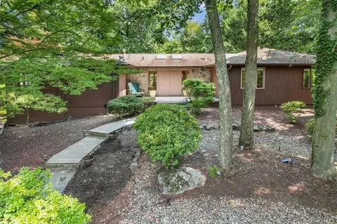 4 Perth Ct, Clarkstown, NY 10994