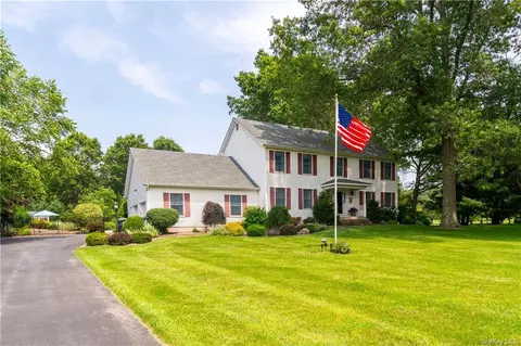 5 Overlook Dr, Washingtonville, NY 10992
