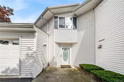 761 Hewitt Ln, New Windsor, NY 12553