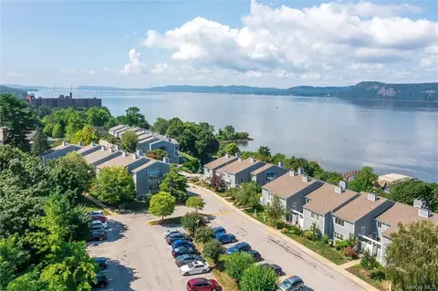 57 Hudson Point Ln, Ossining, NY 10562