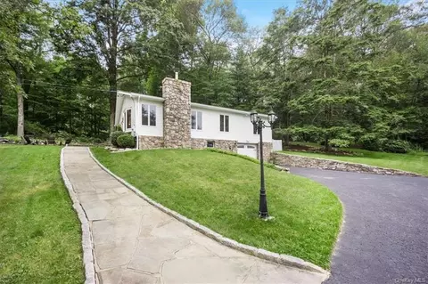 133 W Hook Rd, East Fishkill, NY 12533