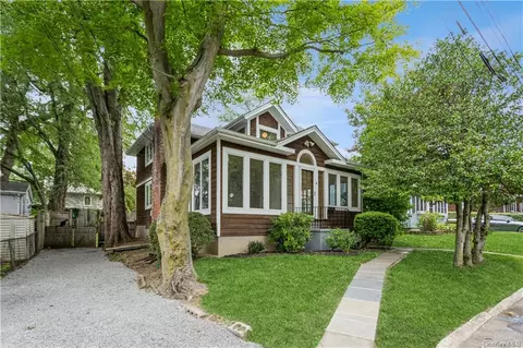 8 Ridgeland Mnr, Rye, NY 10580