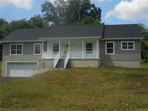 27 Wenmar Dr, Newburgh, NY 12550