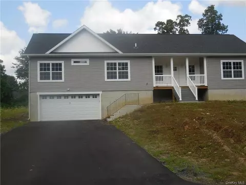 29 Wenmar Dr, Newburgh, NY 12550