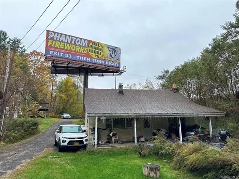 83 S Maple Ave, Deerpark, NY 12771