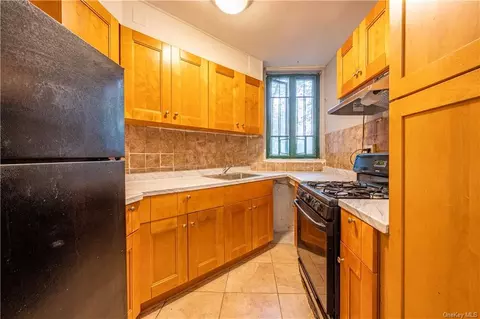1558 Unionport Rd #TD, New York, NY 10462