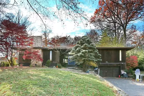 17 Inverness Dr, Clarkstown, NY 10956