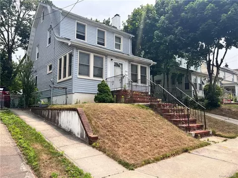 10941 195th St, NY 11412