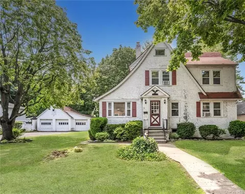 52 Batavia Pl, Harrison, NY 10528