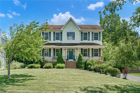 17 Mayer Dr, Lloyd, NY 12528