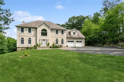 53 Colonel Enoch Dr, Carmel, NY 10512