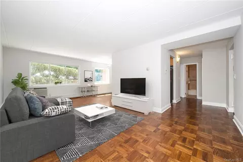 372 Central Ave #1M, Greenburgh, NY 10583