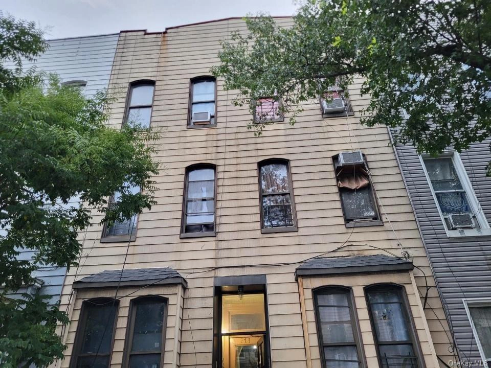 213 Suydam St