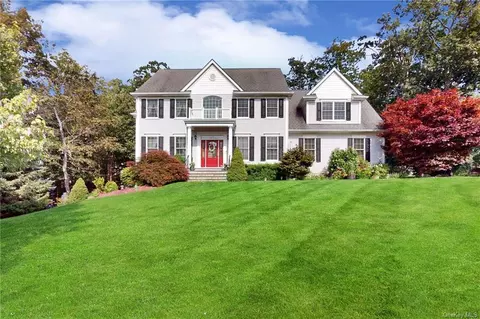 39 Sprucetop Dr, Mahopac, NY 10541