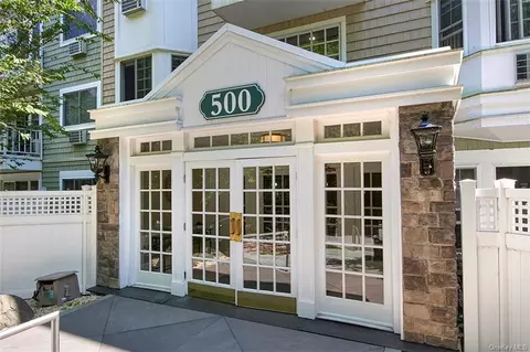 500 Pondside Dr #3H, Greenburgh, NY 10607