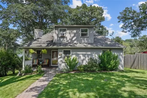 92 Cooledge Dr, Southeast, NY 10509