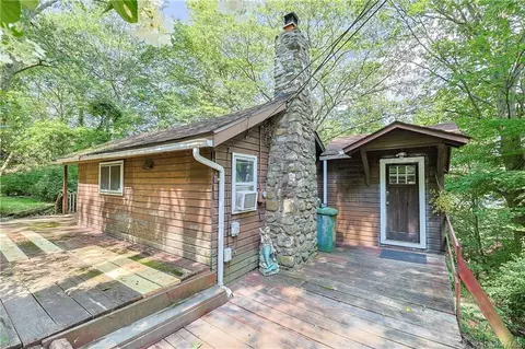 64 Oakwood Trl N, Monroe, NY 10950
