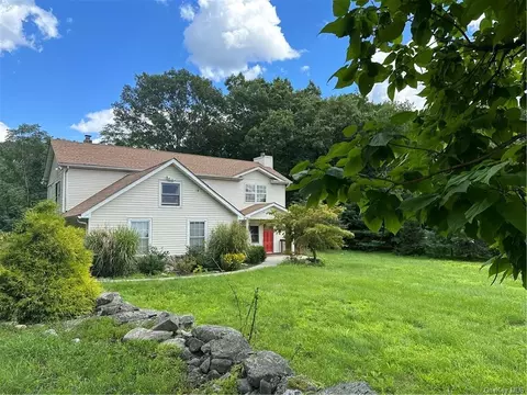 168 Sycamore Dr, New Windsor, NY 12553
