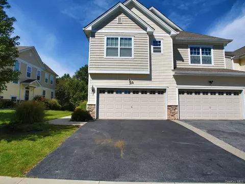 37 Meadow View Dr, Wallkill, NY 10940