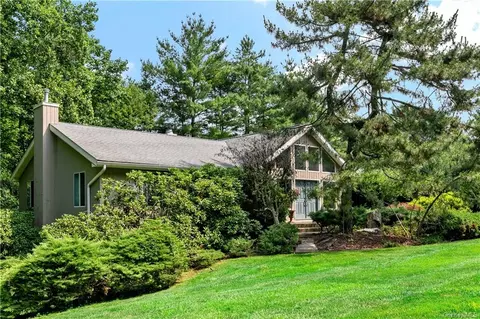 2 Doxbury Cir, Mount Pleasant, NY 10510