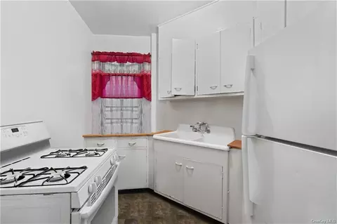 1540 Unionport Rd #1B, Bronx, NY 10462