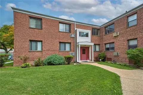 16 Lawrence Dr #C, White Plains, NY 10603