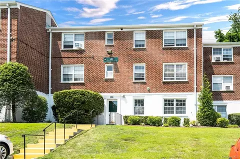 35 Fieldstone Dr #B1, Greenburgh, NY 10530