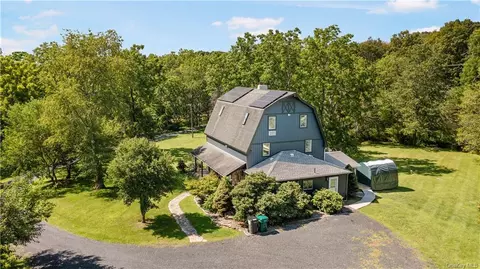 682 Fostertown Rd, Newburgh, NY 12589