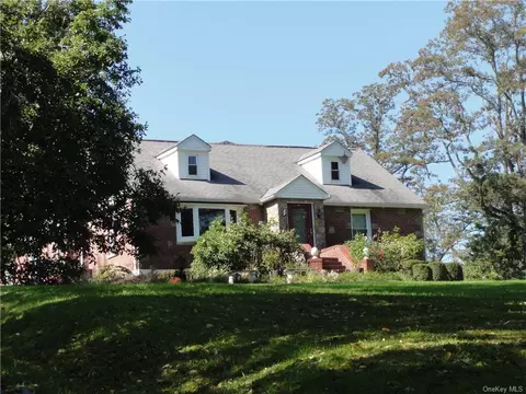 9 Bluejay Pl, Mahopac, NY 10541