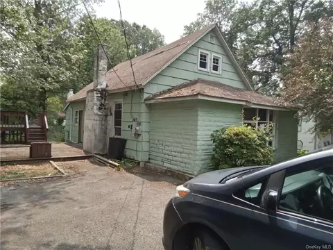 3 Maple St, Greenwood Lake, NY 10925