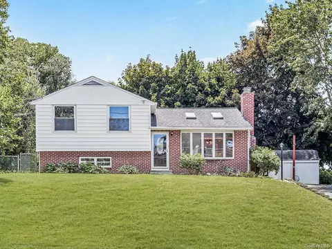 635 Glenwood Rd, Yorktown, NY 10598