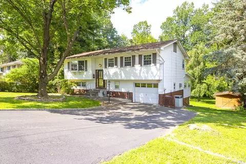 5 Gilmore Dr, Stony Point, NY 10980