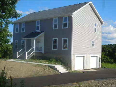 15 Harcourt Cosman Dr, Newburgh, NY 12550