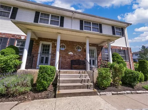 15 Jamie Ct #D-7, Ramapo, NY 10901