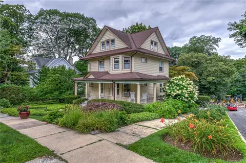 20 Walworth Ter, White Plains, NY 10606