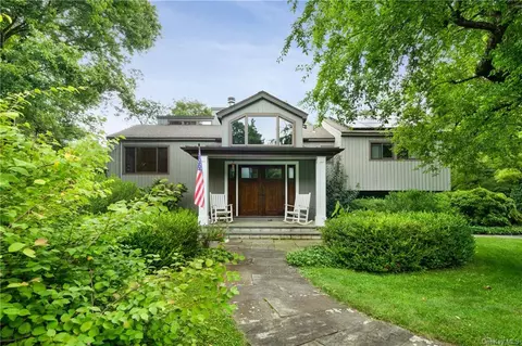 20 Scofield Rd, Pound Ridge, NY 10576