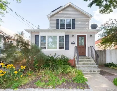 158 Ditmars St, City Island, NY 10464