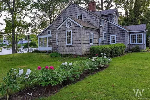 2500 Hobart Rd, Southold, NY 11971