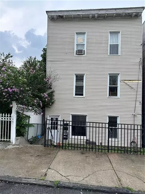 228 Sommerville Pl, Yonkers, NY 10703