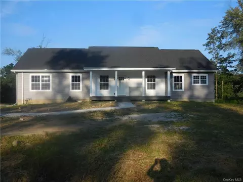 8 Francis Harrison Ct, Montgomery, NY 12549