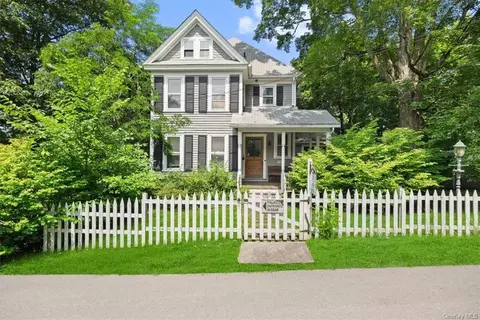 3 Academy St, New Paltz, NY 12561