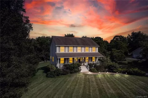 87 Charlotte Ln, Mount Hope, NY 10940
