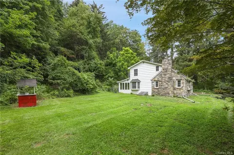 83 Mill St, Putnam Valley, NY 10579