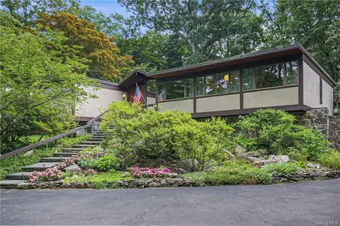 670 Long Hill Rd W, Briarcliff Manor, NY 10510