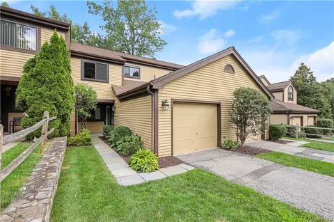 13 Fawn Ct, Ossining, NY 10562